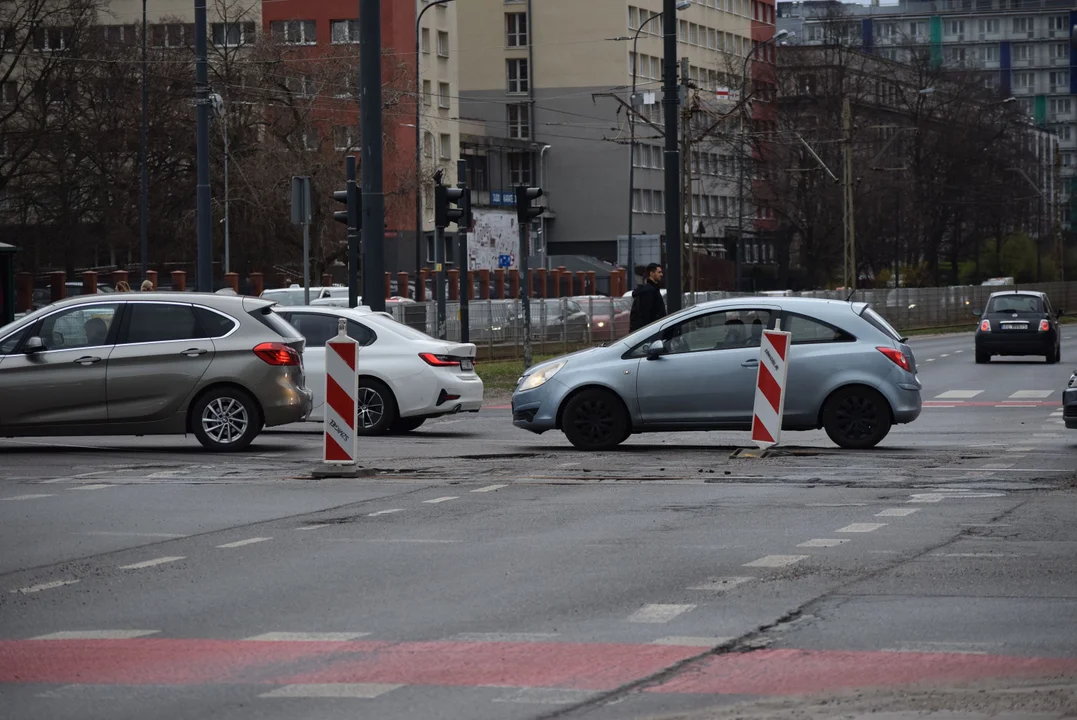 Niebezpieczne skrzyżowanie na alei Politechniki