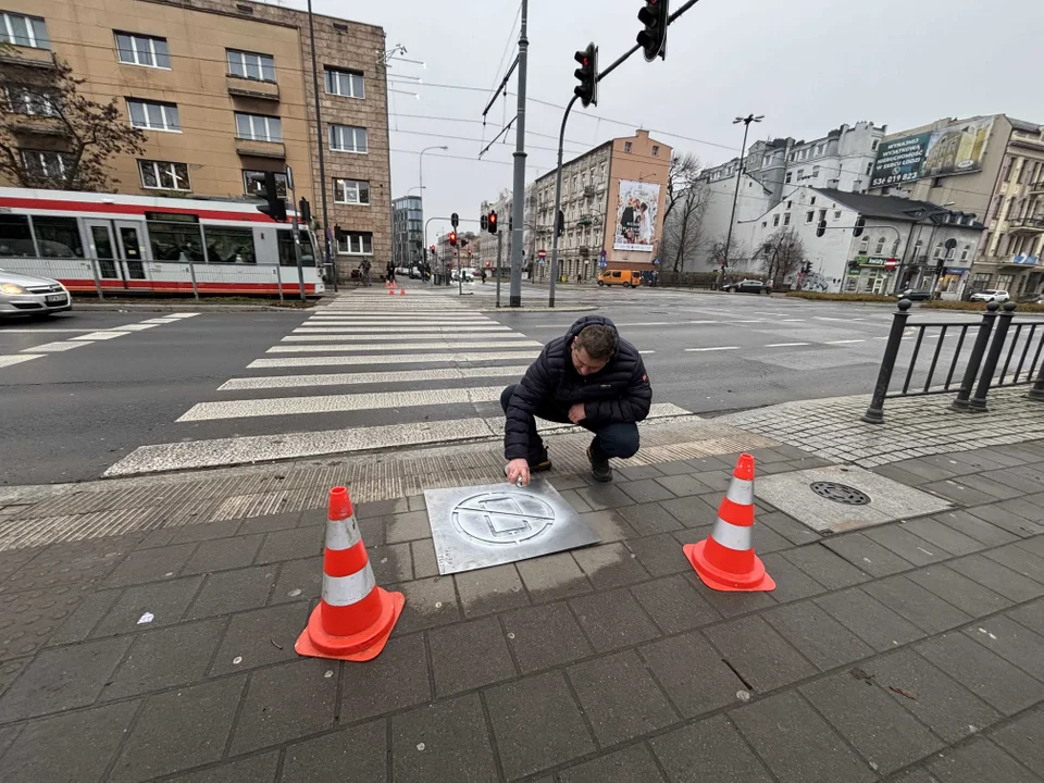 Przy łódzkich przejściach dla pieszych pojawiły się nowe piktogramy