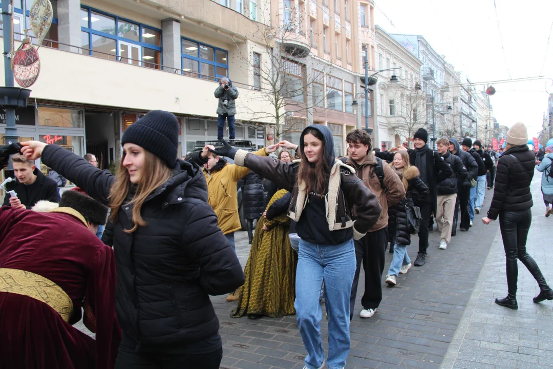 Polonez dla Łodzi 2024 na ul. Piotrkowskiej w Łodzi