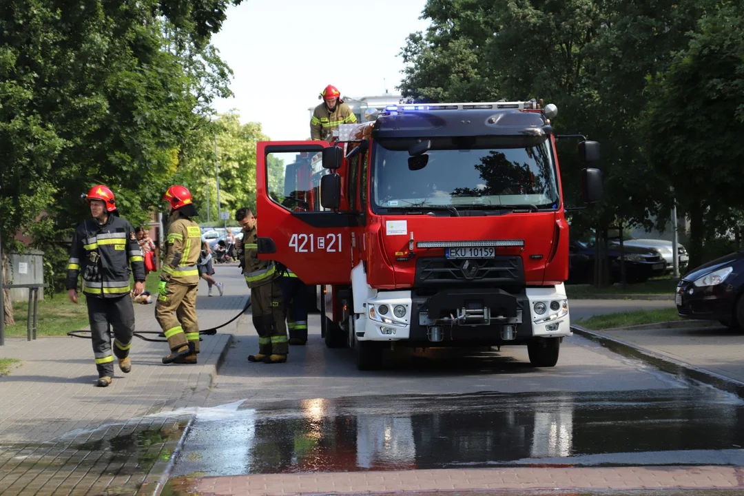 Pożar w Kutnie. Straż pożarna w rejonie Wilczej i Grunwaldzkiej