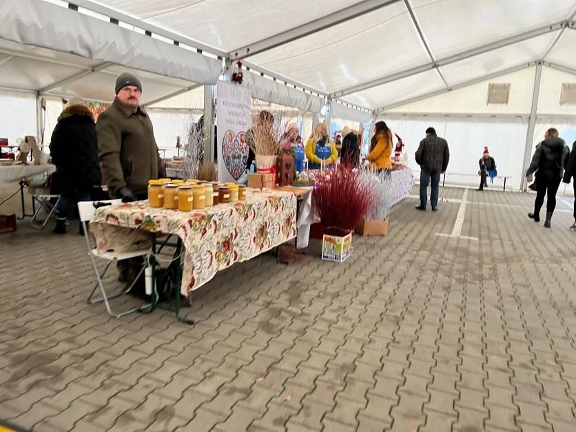 Ryneczek „Prosto od rolnika”. Łodzianie wybierają swojskie produkty.