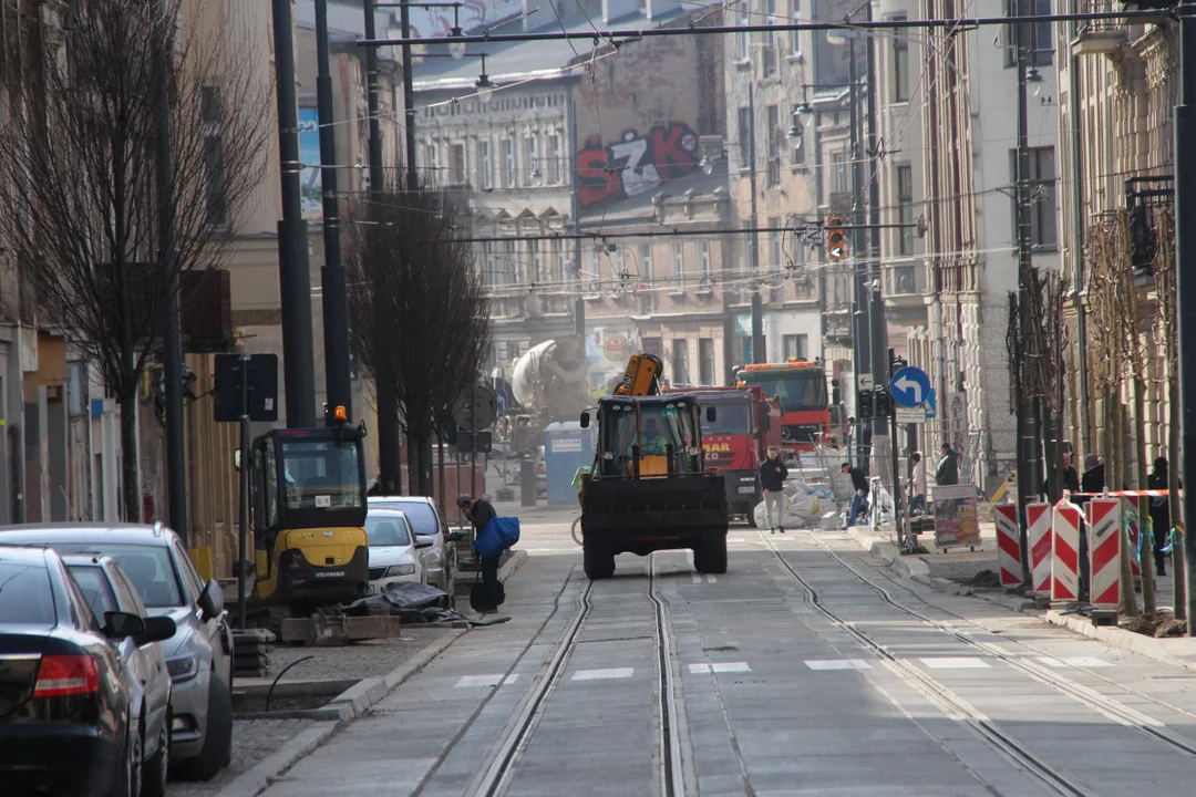 Ulica Legionów w Łodzi - tramwaje mają tutaj problem z przejazdem