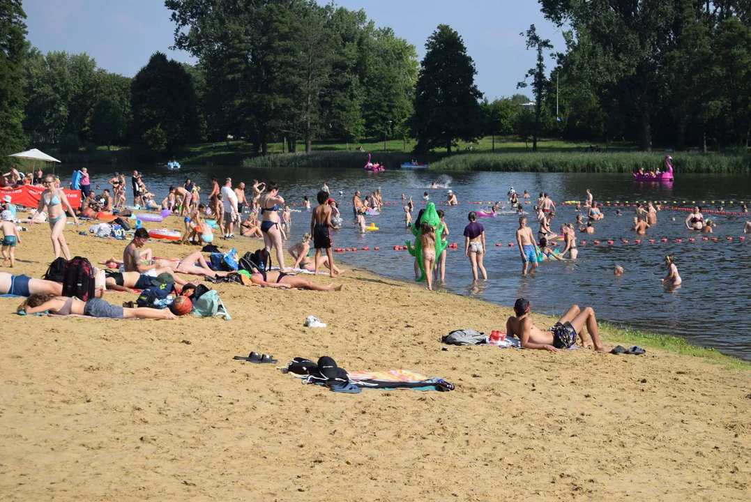 Łodzianie wypoczywają na Stawach Jana