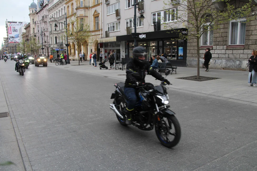 Wielka parada motocyklowa na ulicy Piotrkowskiej w Łodzi