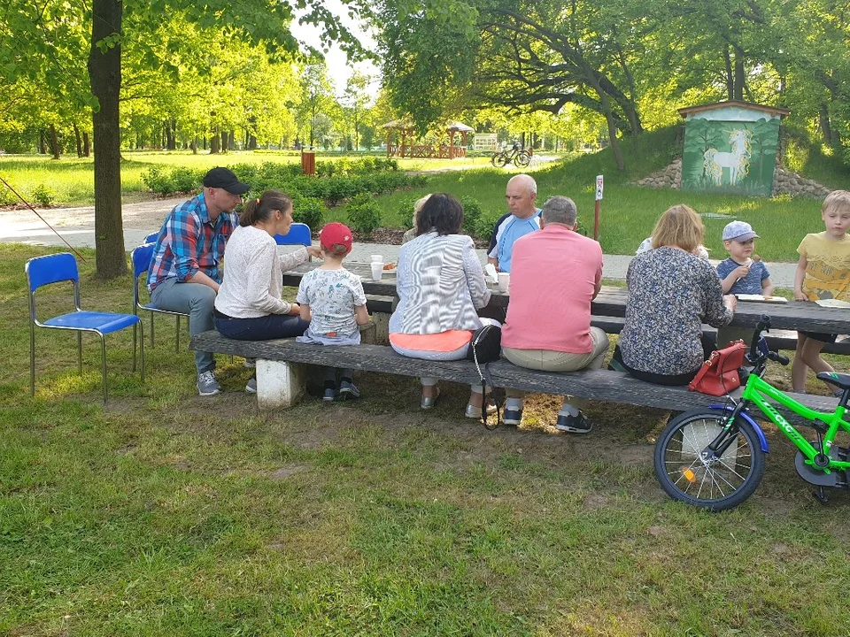 Piknik Strażacki w Dzierżąznej pod Zgierzem. Piękna pogoda i mnóstwo atrakcji, muzyki i dobrego jedzenia [zdjęcia]