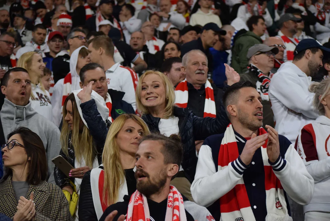 Stadion Króla odleciał. Kibice ŁKS-u prowadzą piłkarzy do ekstraklasy - Zdjęcie główne