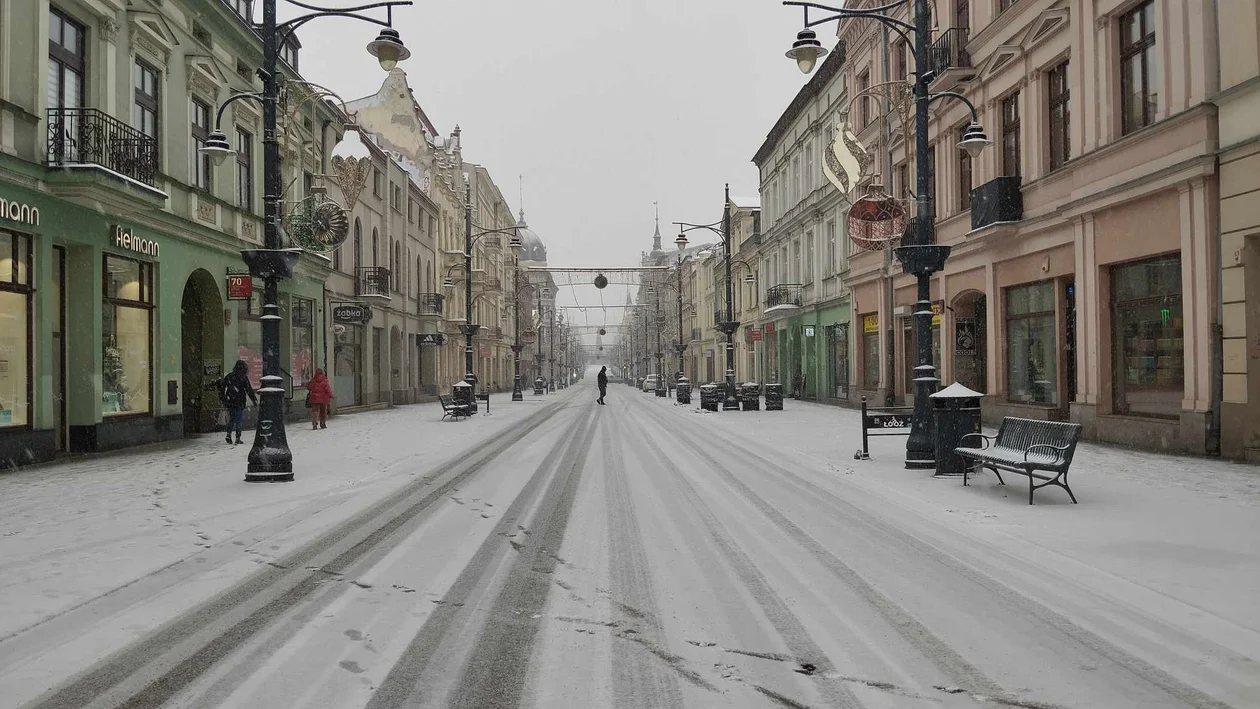 Biały początek weekendu w Łodzi - 9.12.2023 r.