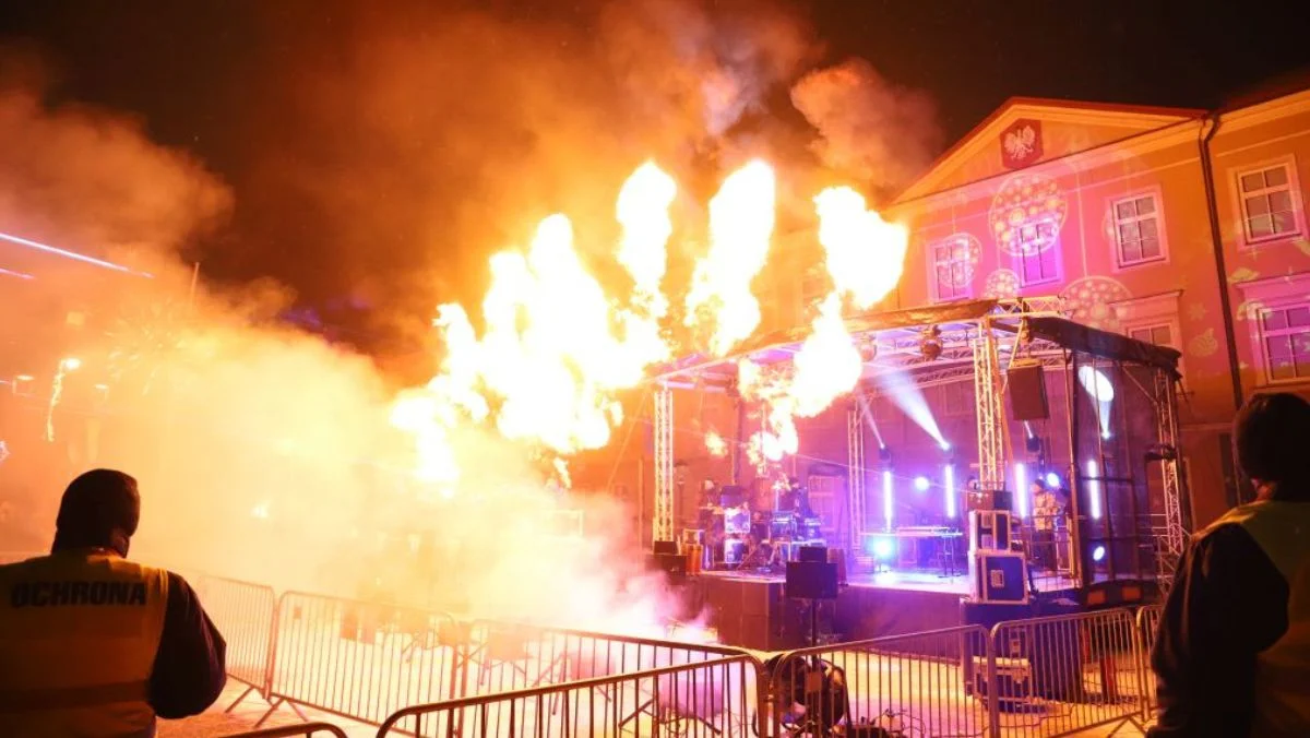 Kutno powitało Nowy Rok. Zabawa i widowiskowy pokaz fajerwerków w centrum - Zdjęcie główne