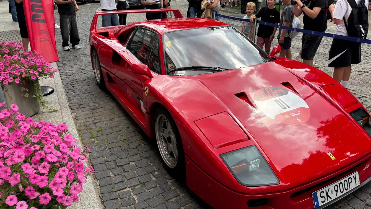 Ferrari opanowały Sopot. Tłumy pod Sheratonem