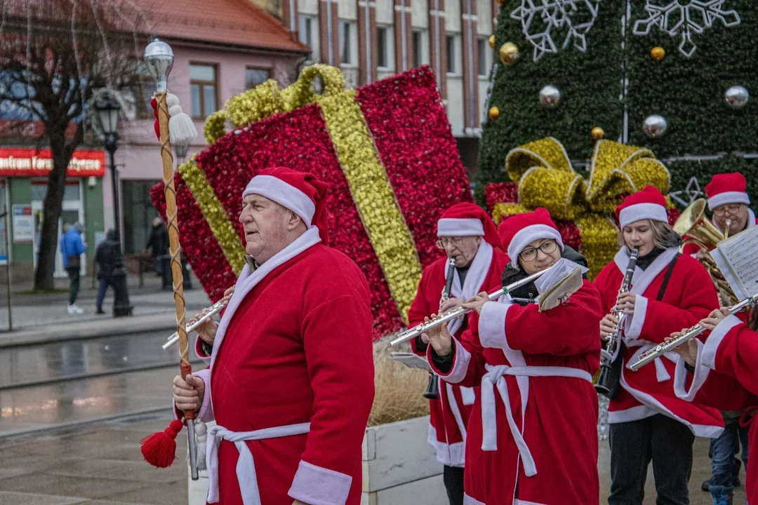 Tak świąteczne iluminacje i wigilia miejska wyglądały w minionym roku (2021)