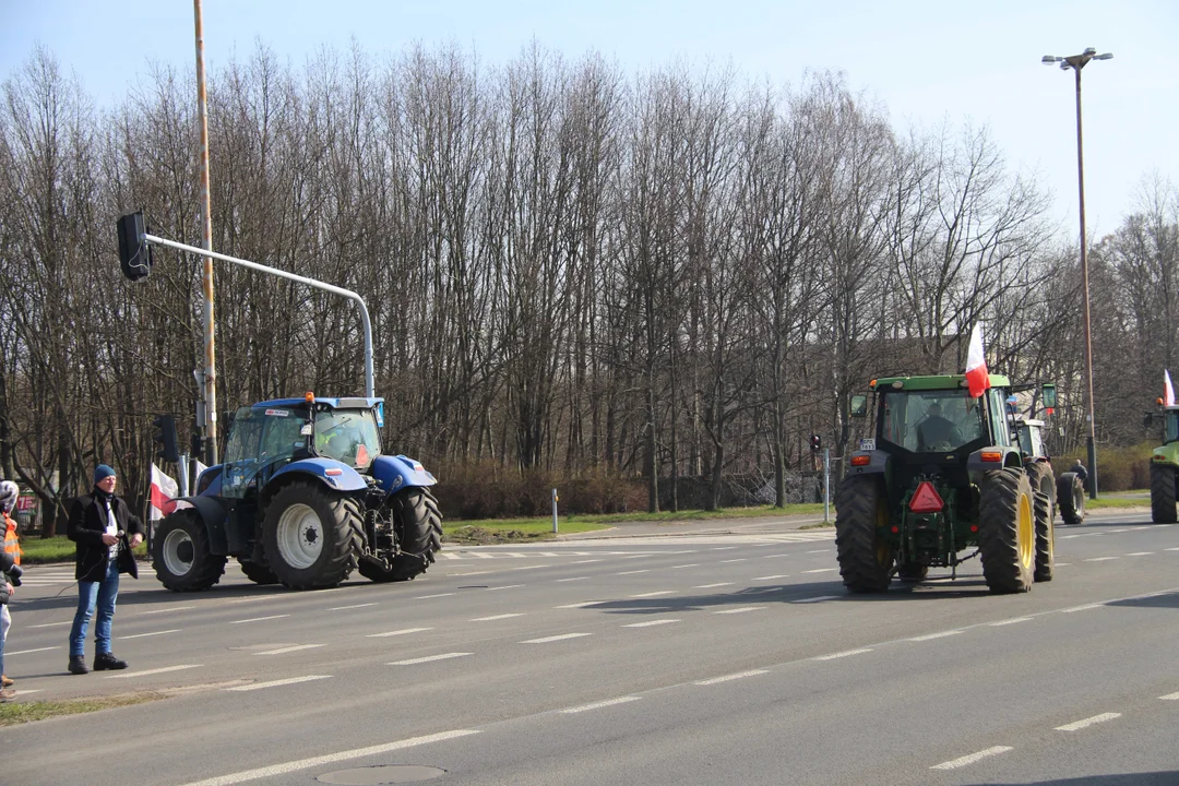 Protest rolników w Łodzi - skrzyżowanie Aleksandrowska/Szczecińska