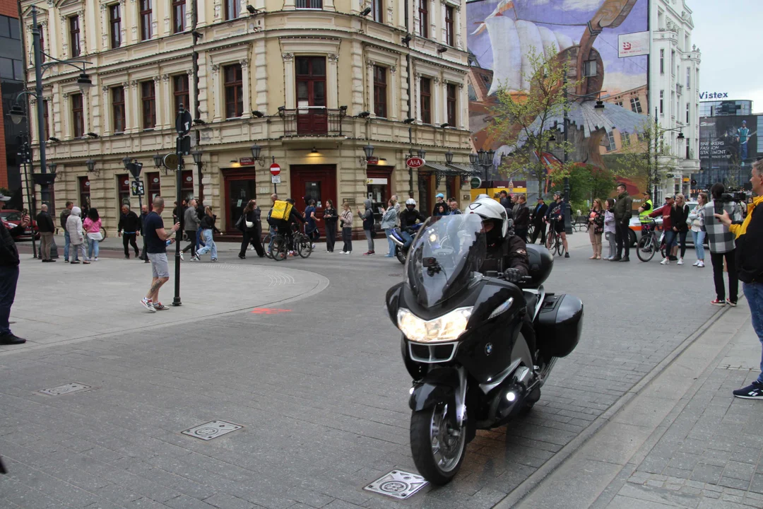 Wielka parada motocyklowa na ulicy Piotrkowskiej w Łodzi