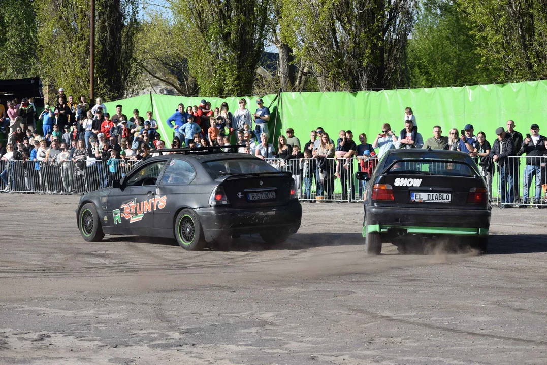 Giganty na czterech kołach zrobiły duże show! Widowiskowy pokaz monster trucków