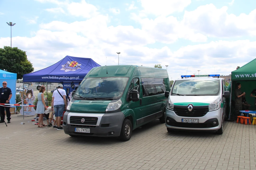 Piknik rodzinny "Bezpieczne Wakacje z Mundurem" pod Atlas Areną