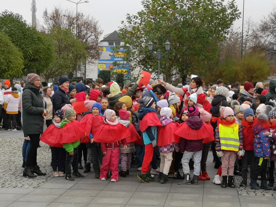 "Żywa flaga" na pl. Jana Pawła II