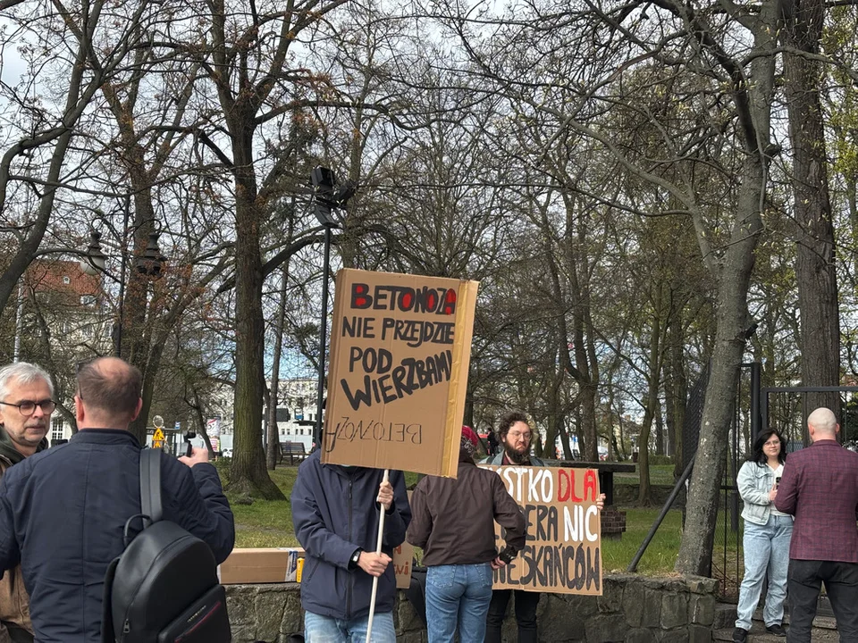 Gdańsk. Mieszkańcy protestują przeciw zabudowie Boiska Pod Wierzbami