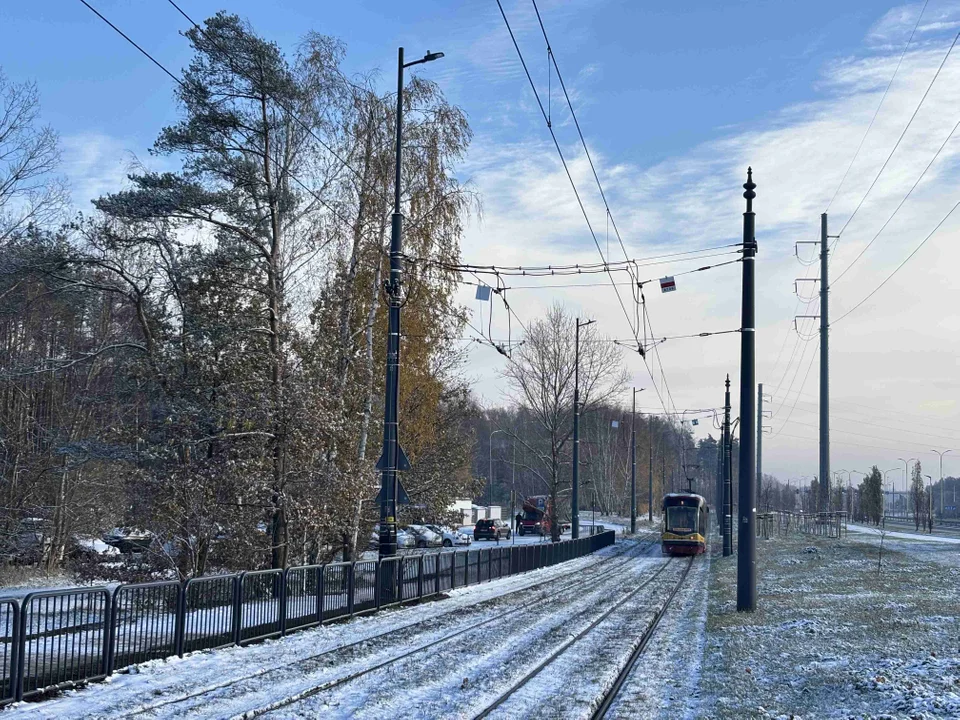 Nowy chodnik prowadzący do przystanku MPK na Olechowie gotowy