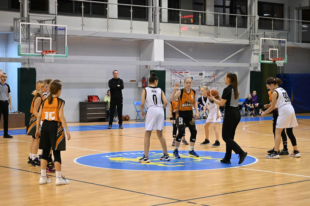 Młodziczki KS Kutno pokonały we własnej hali UKS Basket Aleksandrów Łódzki 52:50