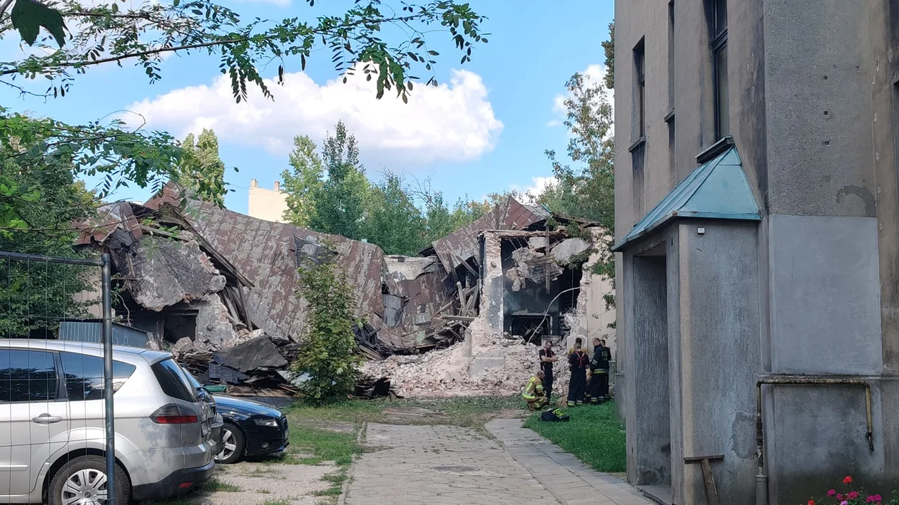 Zawalił się dawny kościół przy Żeromskiego w Łodzi. Na miejscu są służby [ZDJĘCIA] - Zdjęcie główne