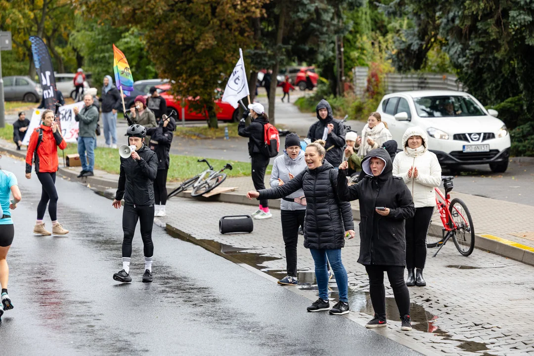 Deszcz, zimno i wiatr nie zepsuły pięknego dnia prawie 4 tysiącom biegaczy