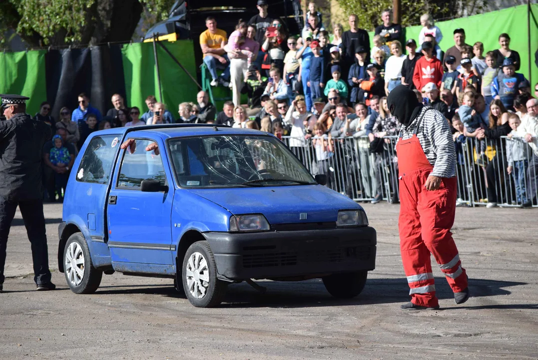 Giganty na czterech kołach zrobiły duże show! Widowiskowy pokaz monster trucków