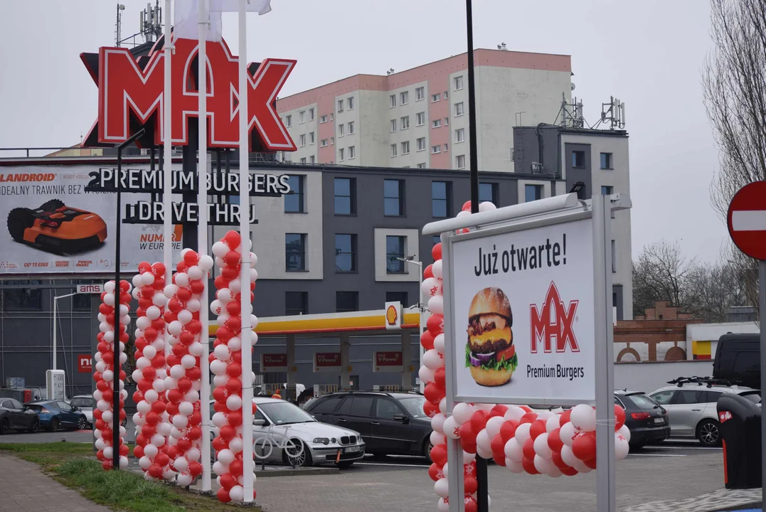 Tłumy łodzian na otwarciu restauracji MAX Premium Burgers. Tego jeszcze w Łodzi nie było [ZOBACZ ZDJĘCIA]