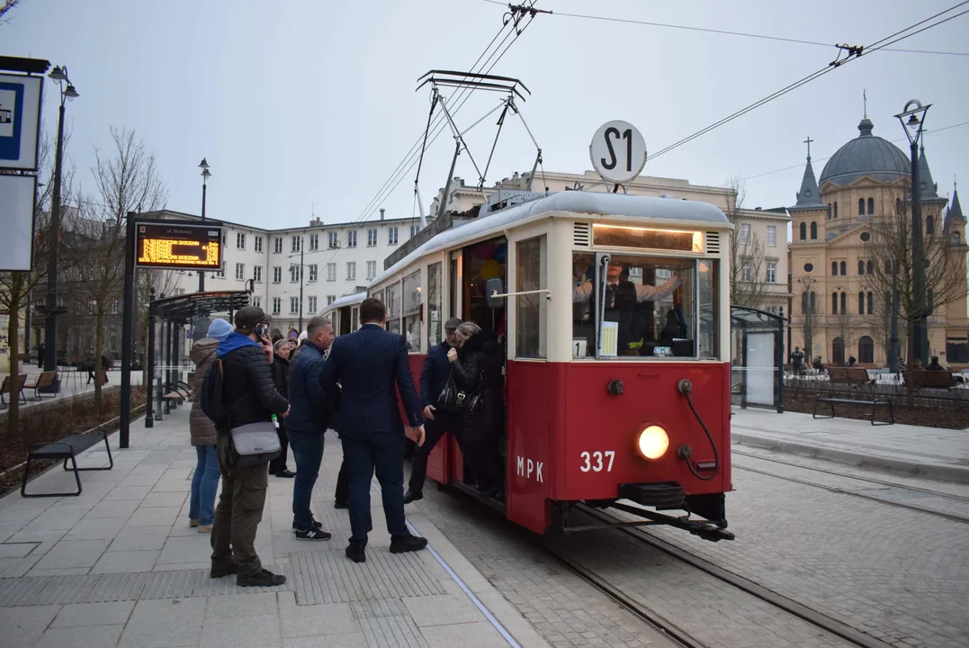 Zabytkowy tramwaj na placu Wolności