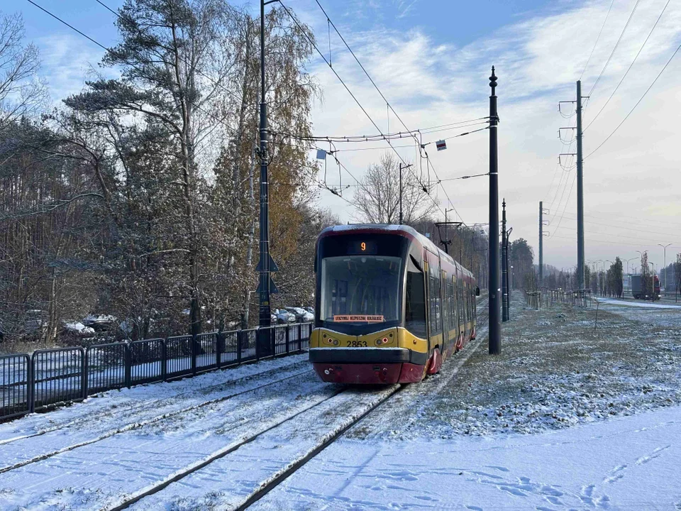 Nowy chodnik prowadzący do przystanku MPK na Olechowie gotowy