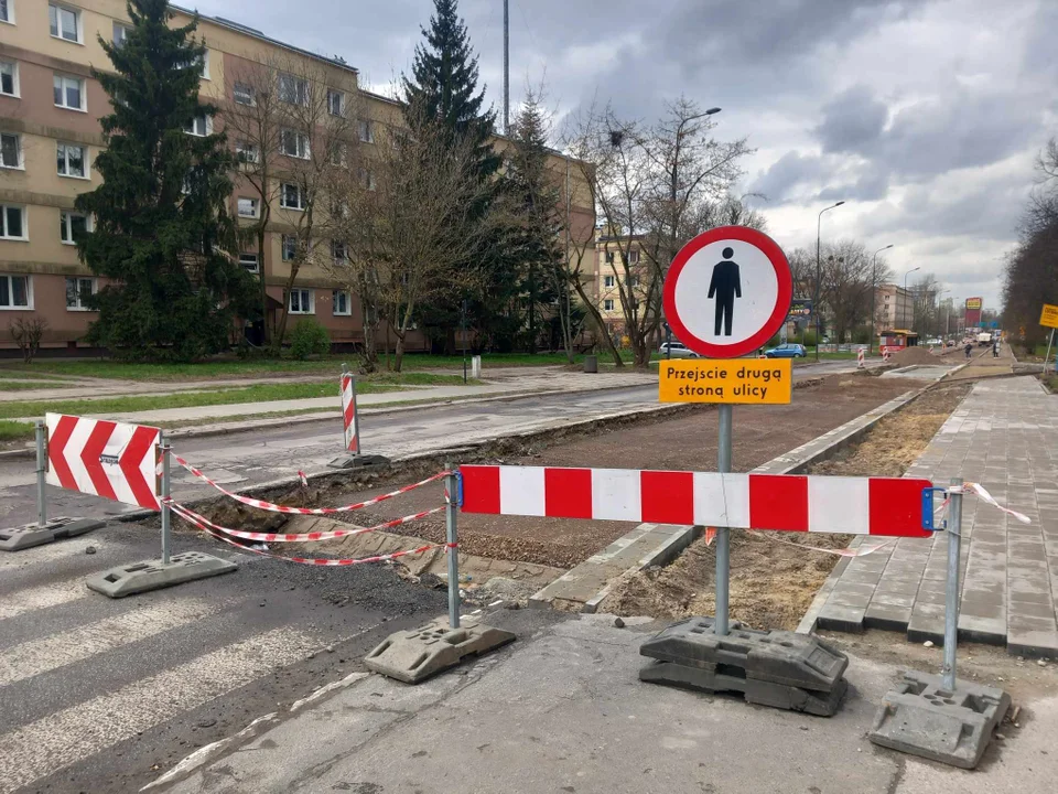 Łódź. Remont Lutomierskiej, uwaga na korki. Czy prace skończą się terminowo? - Zdjęcie główne