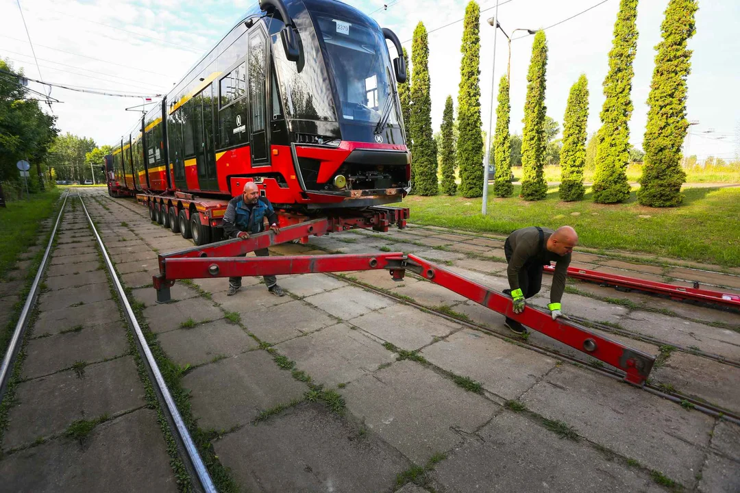 Nowe tramwaje Moderus Gamma docierają do Łodzi