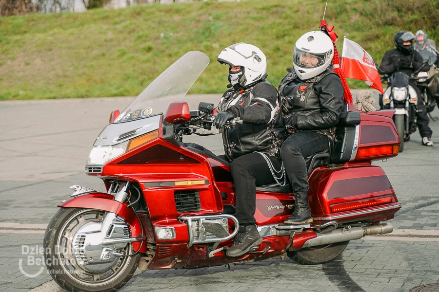 Motocykliści uczcili Narodowe Święto Niepodległości. Ryk silników i biało-czerwone flagi [FOTO] - Zdjęcie główne