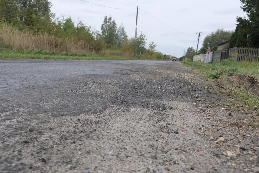 Dwie drogi pod Bełchatowem przejdą generalny remont. Kiedy zakończą się prace? - Zdjęcie główne