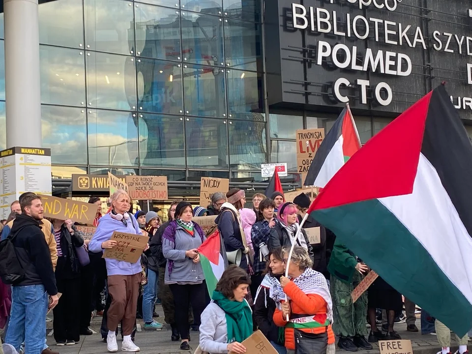 Kilkaset osób pod Manhattanem w geście solidarności z Gazą