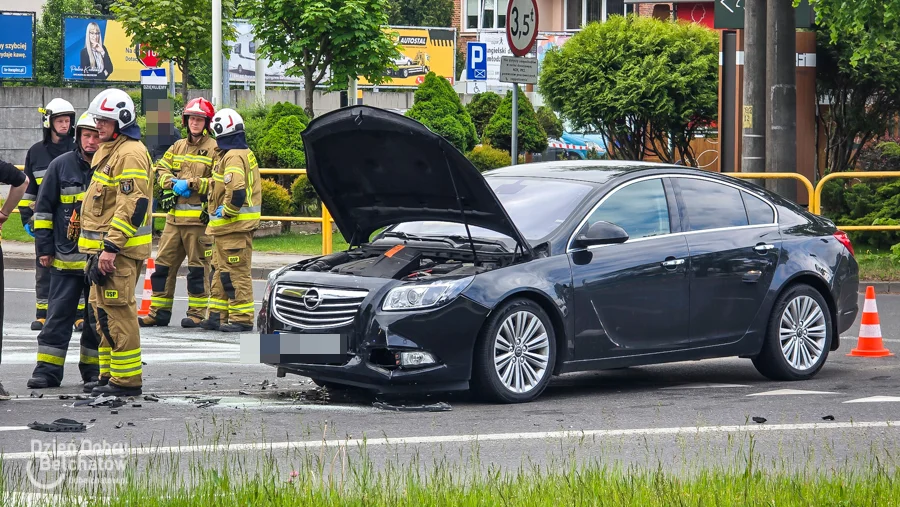 Mały karambol na bełchatowskim skrzyżowaniu. Na miejscu pogotowie, straż i policja [FOTO]