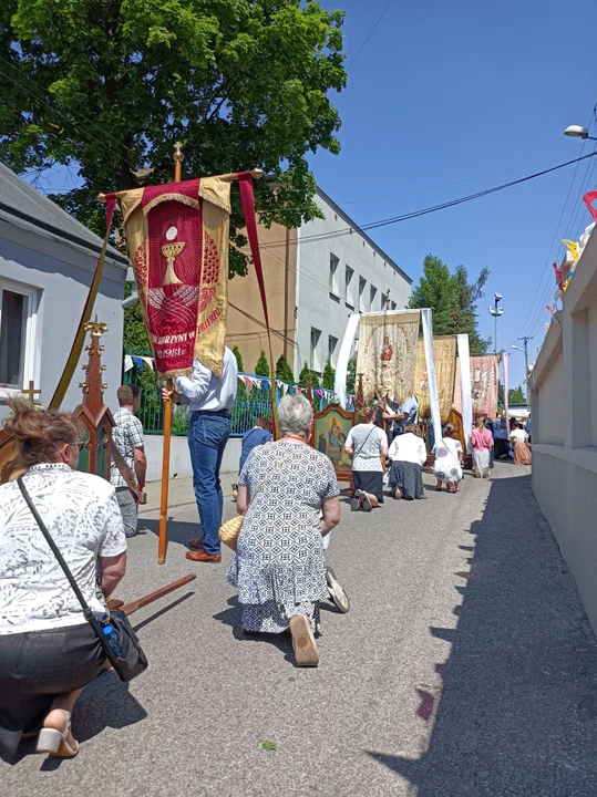 Ulicami Zgierza przeszły procesje Bożego Ciała.