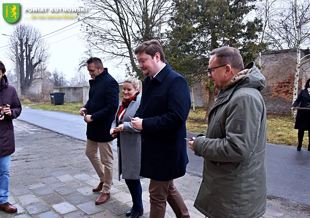 Uroczyste uruchomienie windy w Krośniewicach z udziałem posła