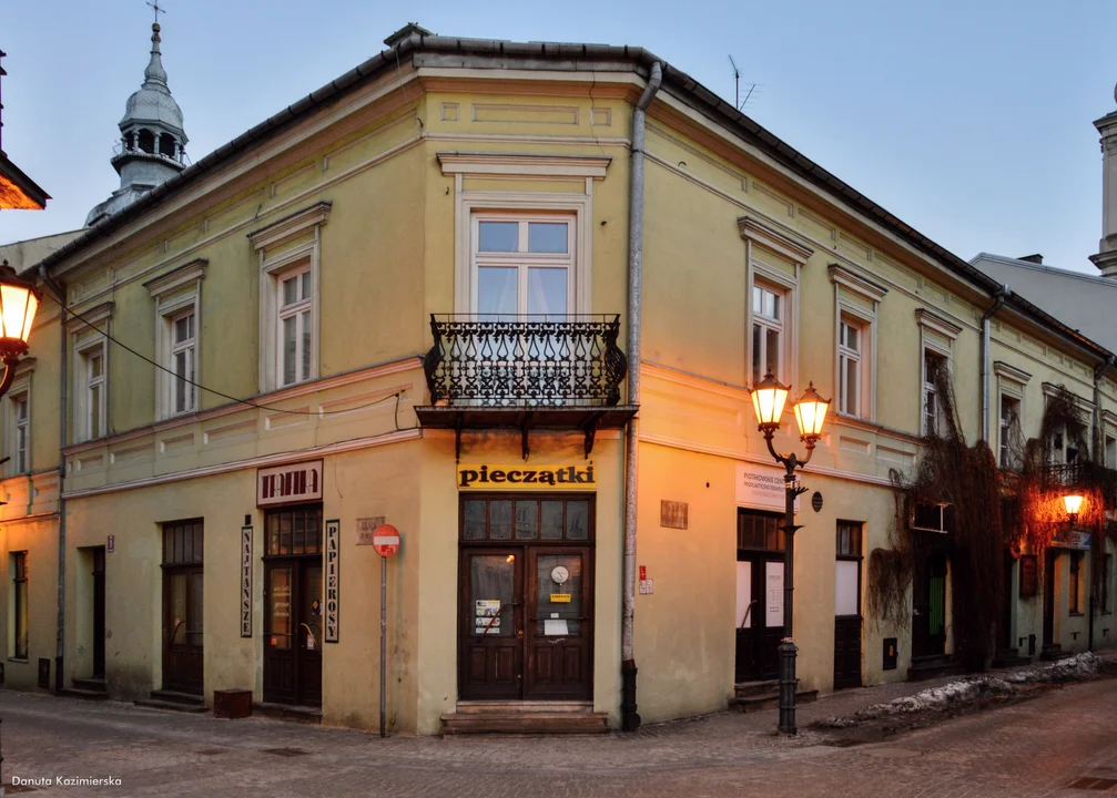 Jedna z najstarszych kamienic na Starym Mieście. Bez stylu, za to z historią [ZDJĘCIA] - Zdjęcie główne