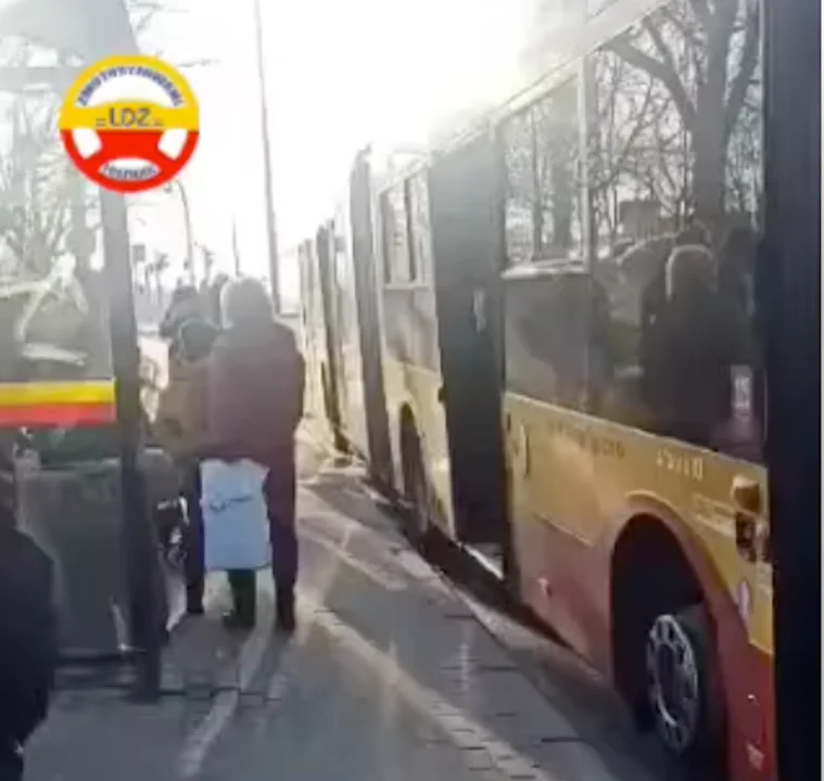 Pasażerowie MPK donoszą: w autobusie został poparzony mężczyzna. Zobacz film - Zdjęcie główne