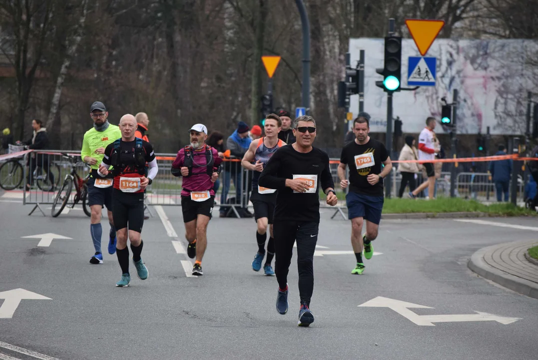 DOZ Maraton ulicami miasta. Zobacz zdjęcia z biegu głównego