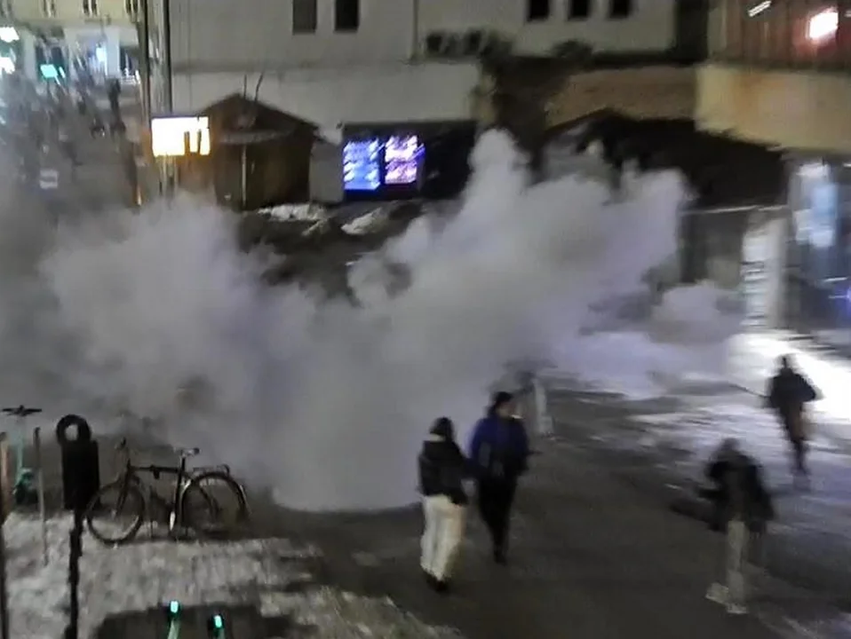 Ukradli gaśnice z autobusów i rozpylili je na przystankach