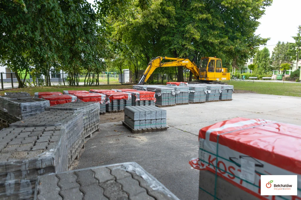 Ruszyła inwestycja przy bełchatowskiej szkole. To będzie ułatwienie dla rodziców i dzieci - Zdjęcie główne