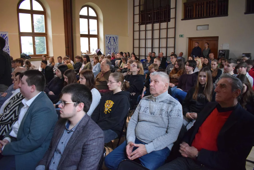 Warsztaty dla młodych i trudne pytania mieszkańców. Marszałek Grzegorz Schreiber spotkał się ze zgierzanami [ZDJĘCIA] - Zdjęcie główne