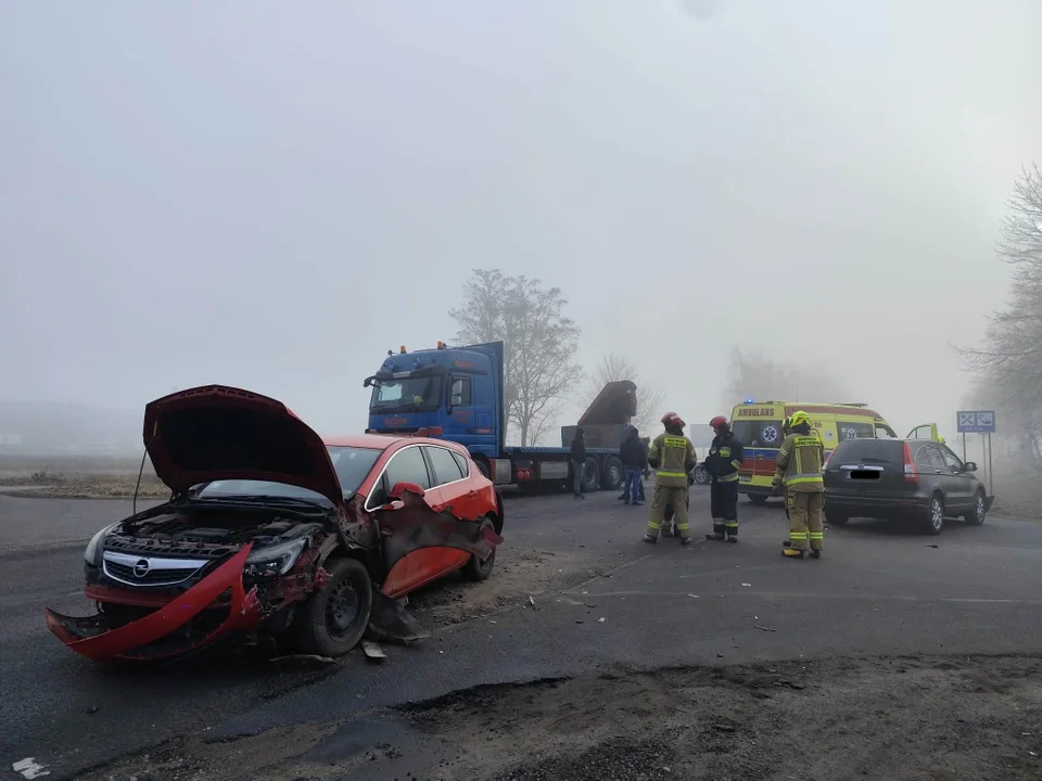 Zderzenie kilku pojazdów przy wylocie z Płocka. Droga krajowa jest całkowicie zablokowana