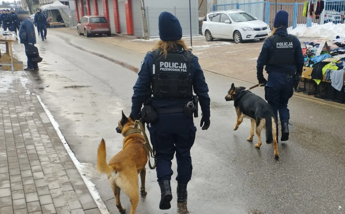 Kontrole policji na targowiskach na Bałutach