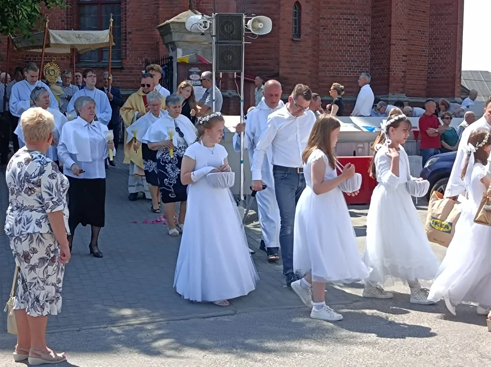 Ulicami Zgierza przeszły procesje Bożego Ciała.