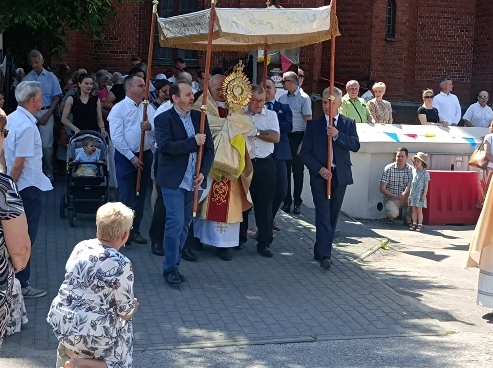 Ulicami Zgierza przeszły procesje Bożego Ciała.