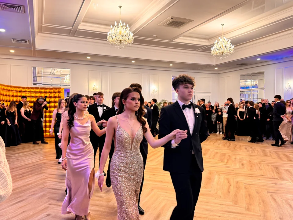 Ta noc należała zdecydowanie do nich. Studniówka I LO im. St. Staszica w Zgierzu [ZDJĘCIA] - Zdjęcie główne