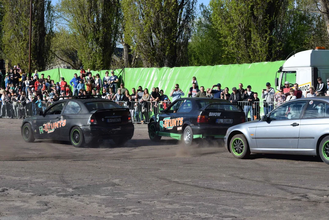 Giganty na czterech kołach zrobiły duże show! Widowiskowy pokaz monster trucków