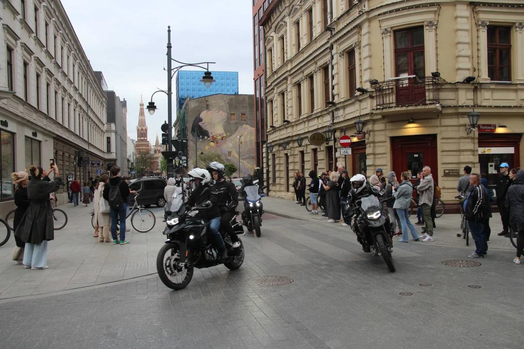 Wielka parada motocyklowa na ulicy Piotrkowskiej w Łodzi