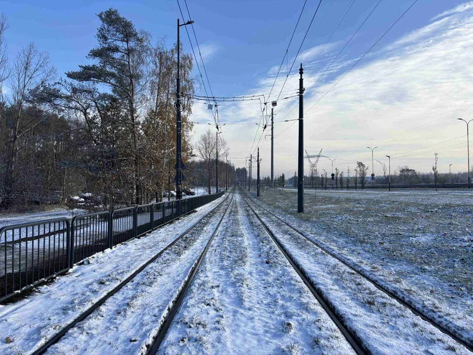 Nowy chodnik prowadzący do przystanku MPK na Olechowie gotowy